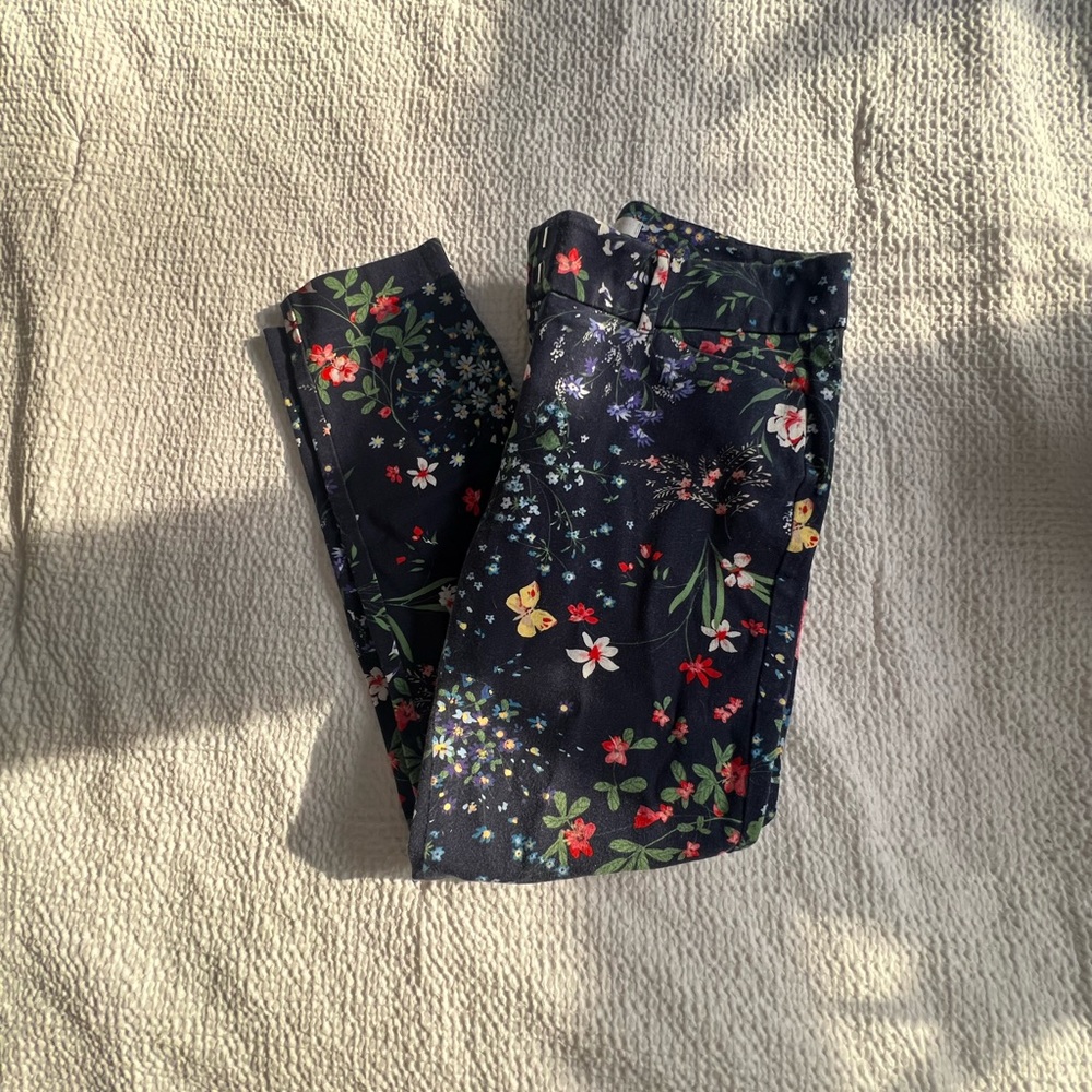 New York & Company Blue and Black Cropped Floral Pixie Pants